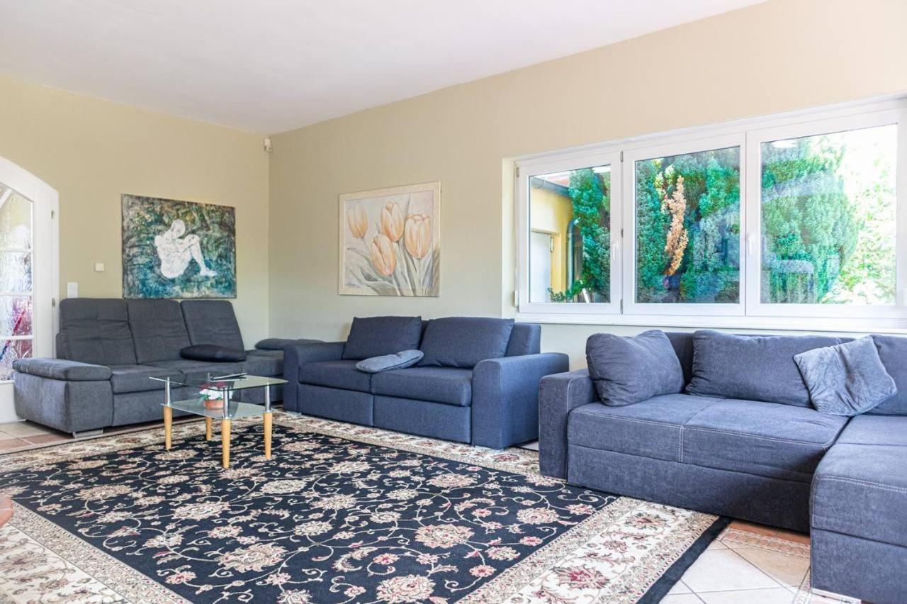 Willa X Mar 2024 Comfortable In A Beautiful House Gd